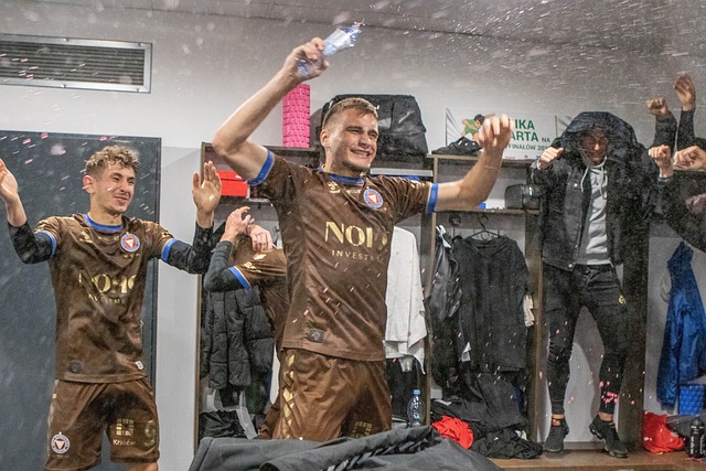 因参与冲突 因参与冲突